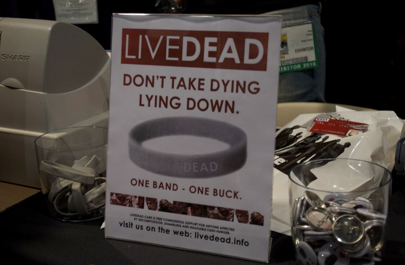 Illustration for article titled Tribble machines, zombie solidarity bands and face-huggers: Comic-Con Radvertising!